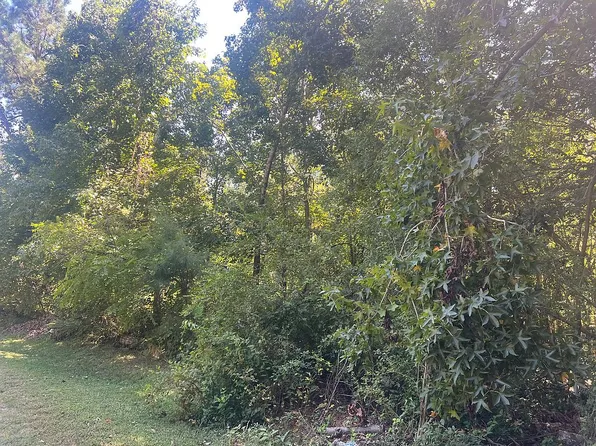 107 Pecan Dr, Greenwood, SC 29646