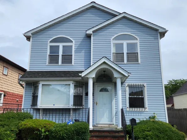 8151 267th St, Glen Oaks, NY 11004