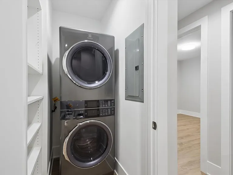 3839 N Clark St — Photo 15