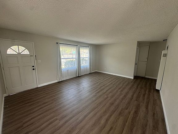 4th image of 1071 Osage Dr