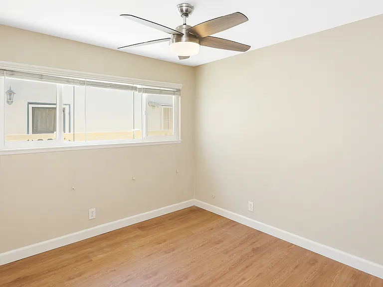 352 S Pine St — Photo 9