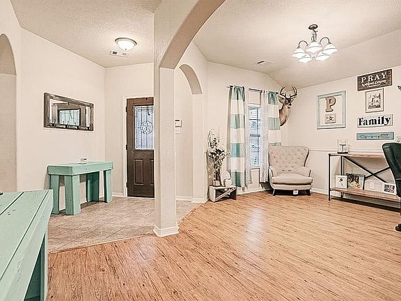 2nd image of 9215 Creekside Dr