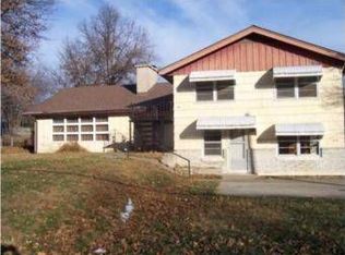 602 NE 72nd St, Gladstone, MO 64118
