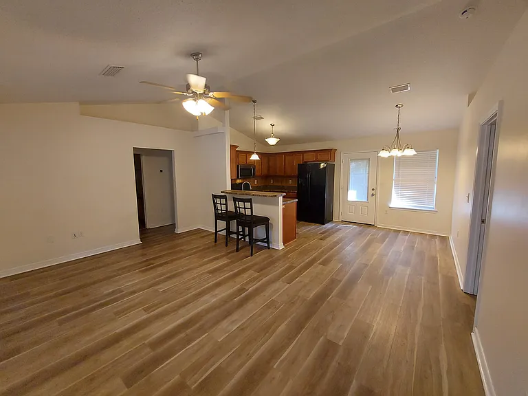 6636 Hetzel Dr — Photo 4