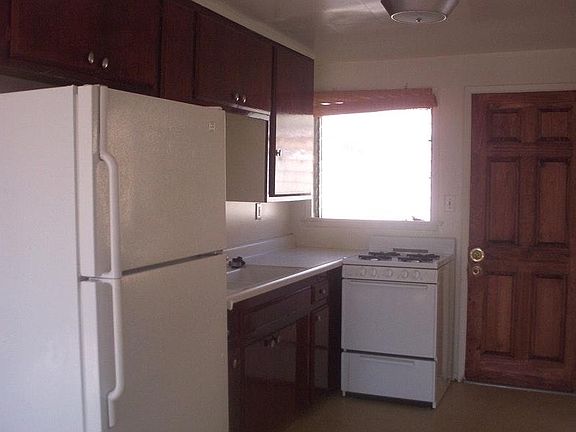 5th image of 1820 1/2 Manhattan Ave
