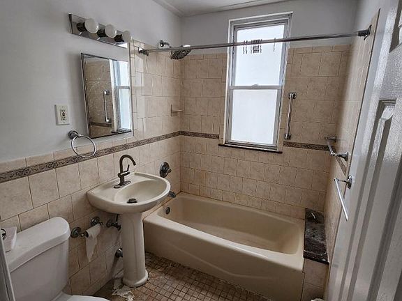 3rd image of 282 Logan Ave #1A