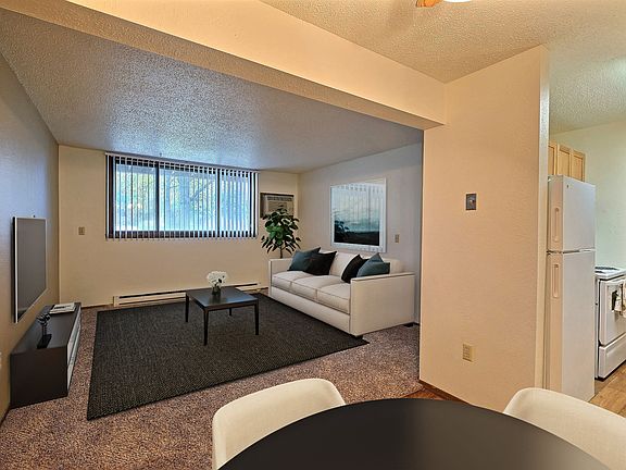 Fargo, ND Pacific Park 2 Apartments | Living