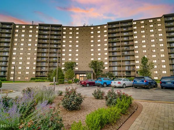 6340 Americana Dr APT 1009, Willowbrook, IL 60527