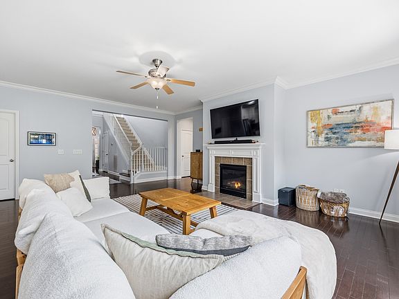 3rd image of 308 Whitman Ct