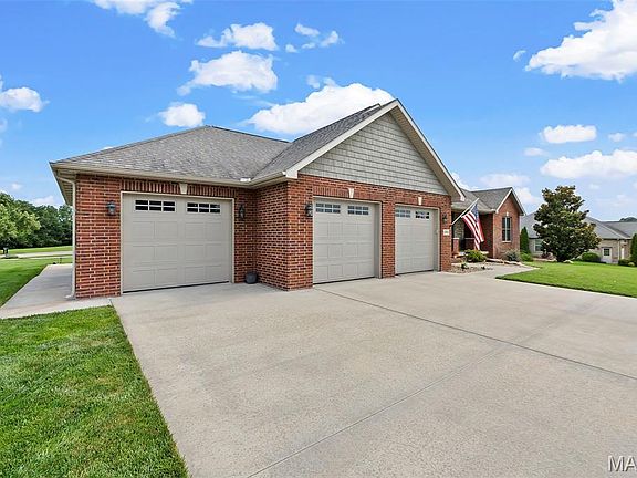 2nd image of 1561 Chimney Spring Ct