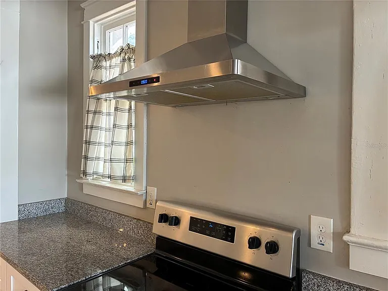 611 S Willow Ave — Photo 20
