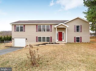 388 Grove Farm Ln, Martinsburg, WV 25404