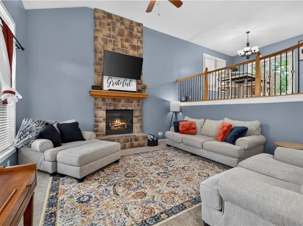 11020 Augusta Dr, Kansas City, KS 66109