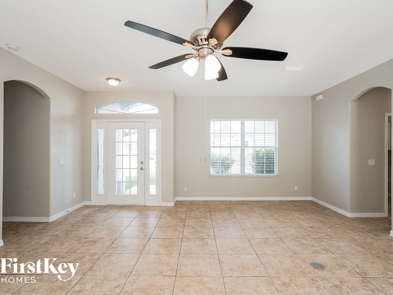 3 bed, 2.0 bath, 1586 sqft, $2,015 — Photo 2