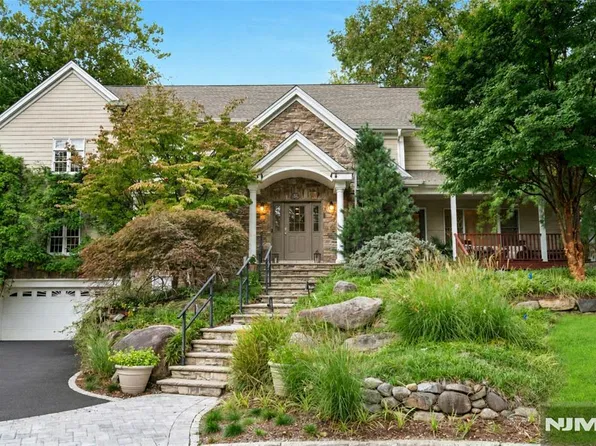 51 Rutherford Place, Montvale, NJ 07645