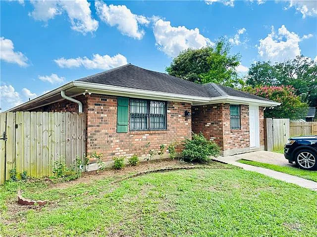 4 bed, 3.5 bath, 2133 sqft, $2,200 — Photo 2