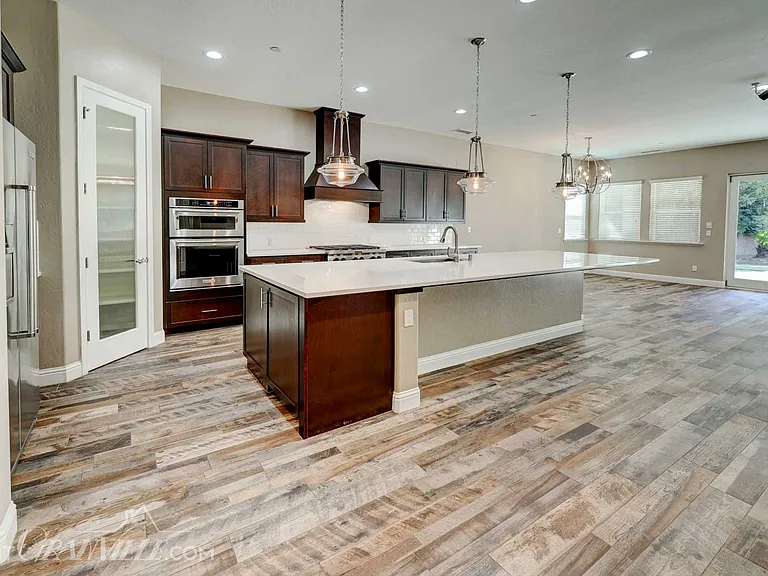 4809 N Sunset Ave — Photo 3