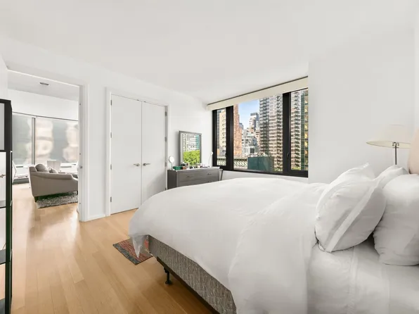 50 United Nations Plaza image 5 of 13