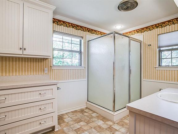 3rd image of 1 Hobb Hill Ln