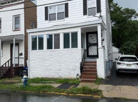 25 Normandy Pl, Irvington, NJ