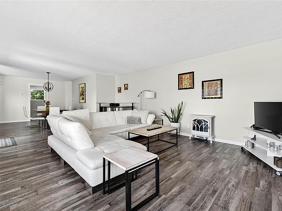 5th image of 215 Maliview Dr
