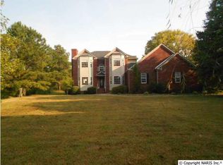 585 Dug Hill Rd SE, Brownsboro, AL 35741