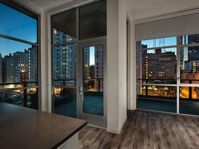 Topaz Apartments — Photo 37