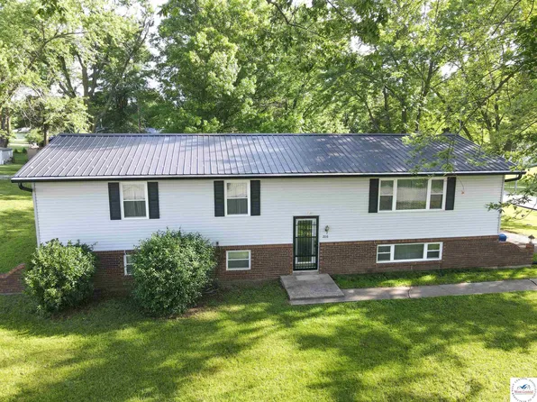 208 E Smith St, Smithton, MO 65350