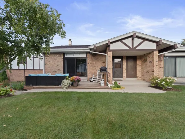 W54N114 McKinley COURT, Cedarburg, WI 53012