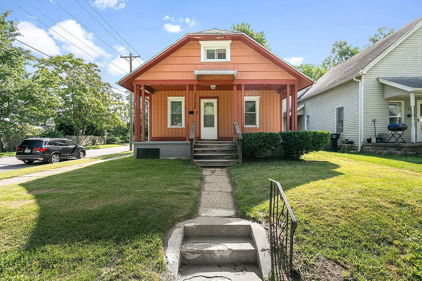 3 bed, 1048 sqft, $1,450 — Photo 1