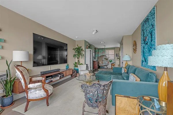 Sold by Compass | media 6