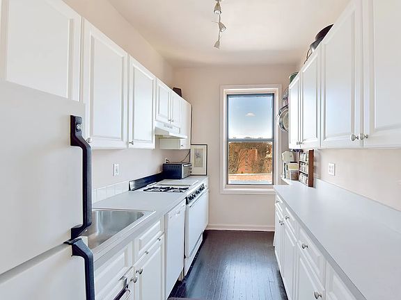 5th image of 3875 Waldo Ave APT 8J