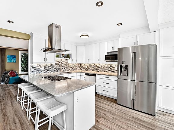 5th image of 5620 93a Ave NW