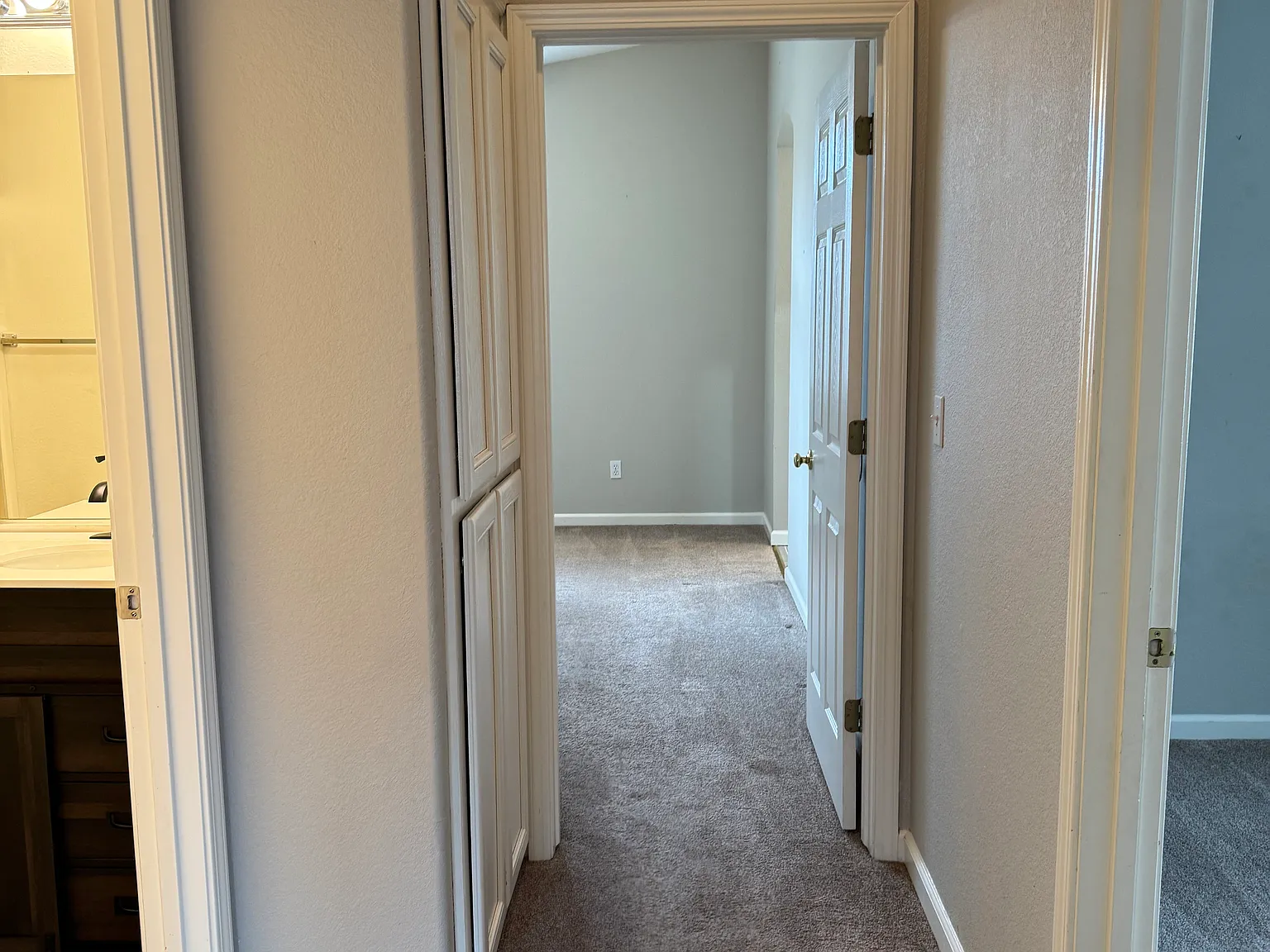 4 bed, 1987 sqft, $3,095 — Photo 3