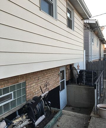 3rd image of 5921 S Natoma Ave
