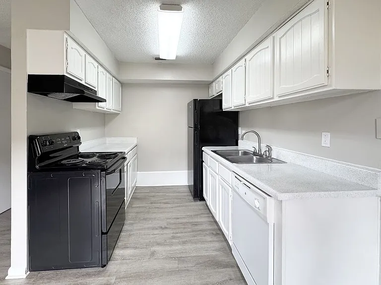 Ridge Apartments — Photo 18