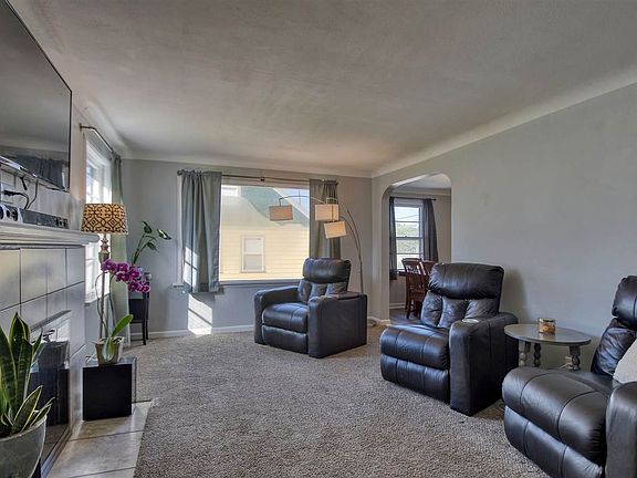 5th image of 2416 W Lacrosse Ave