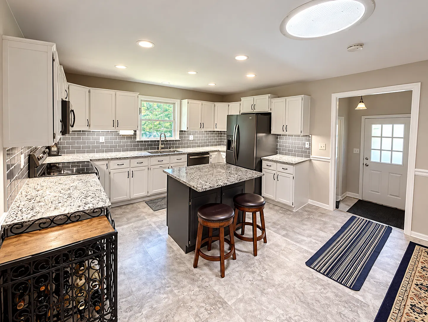 3 bed, 2.0 bath, $2,950 — Photo 4