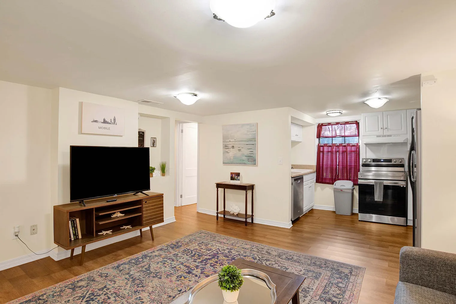3 bed, 2.0 bath, 1420 sqft, $2,928 — Photo 1