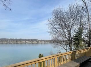 4082 S Shore Dr, Waterford, MI 48328