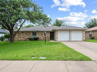 1910 Roosevelt Dr, Pantego, TX 76013