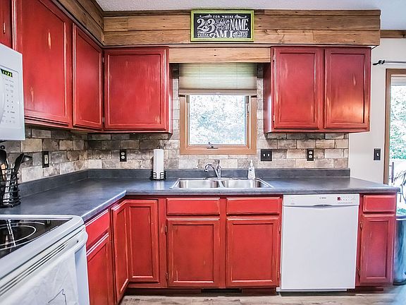 Kitchen - Main Floor