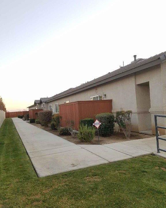 2nd image of 703 W Day Ave