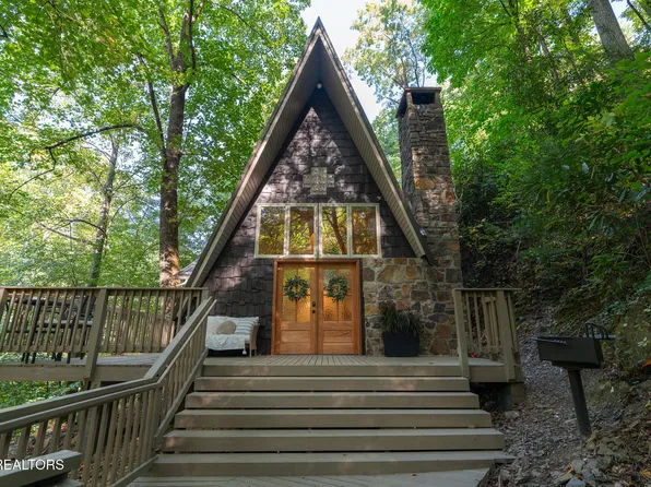 1137 Ski Mountain Rd, Gatlinburg, TN 37738