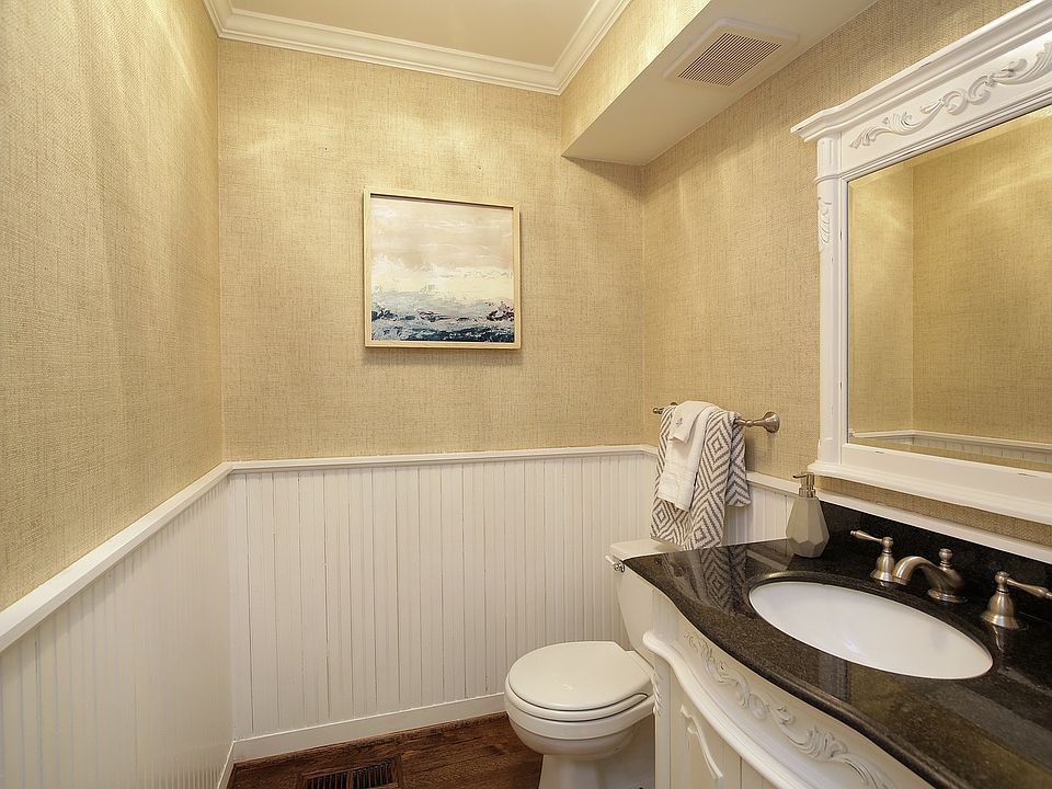 2nd image of 2007 Butternut Ln