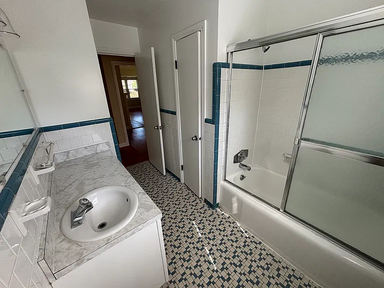 223 Thompson St — Photo 10