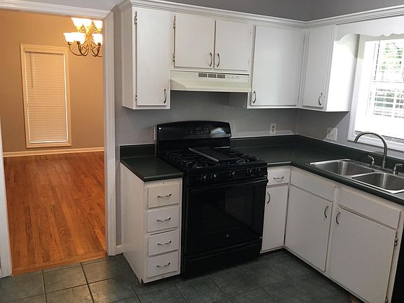 2nd image of 3005 Anthony Ln