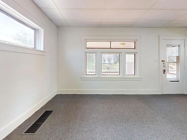 109 W Ely St — Photo 55