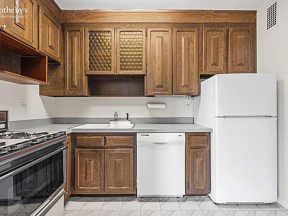 4th image of 303 E 57th St APT 23K
