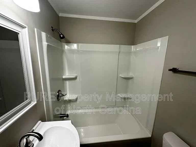 110 Mendota Ave — Photo 17